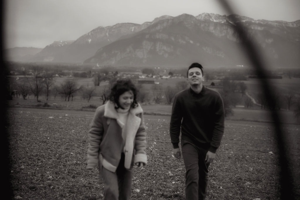 couple revenant à la voiu